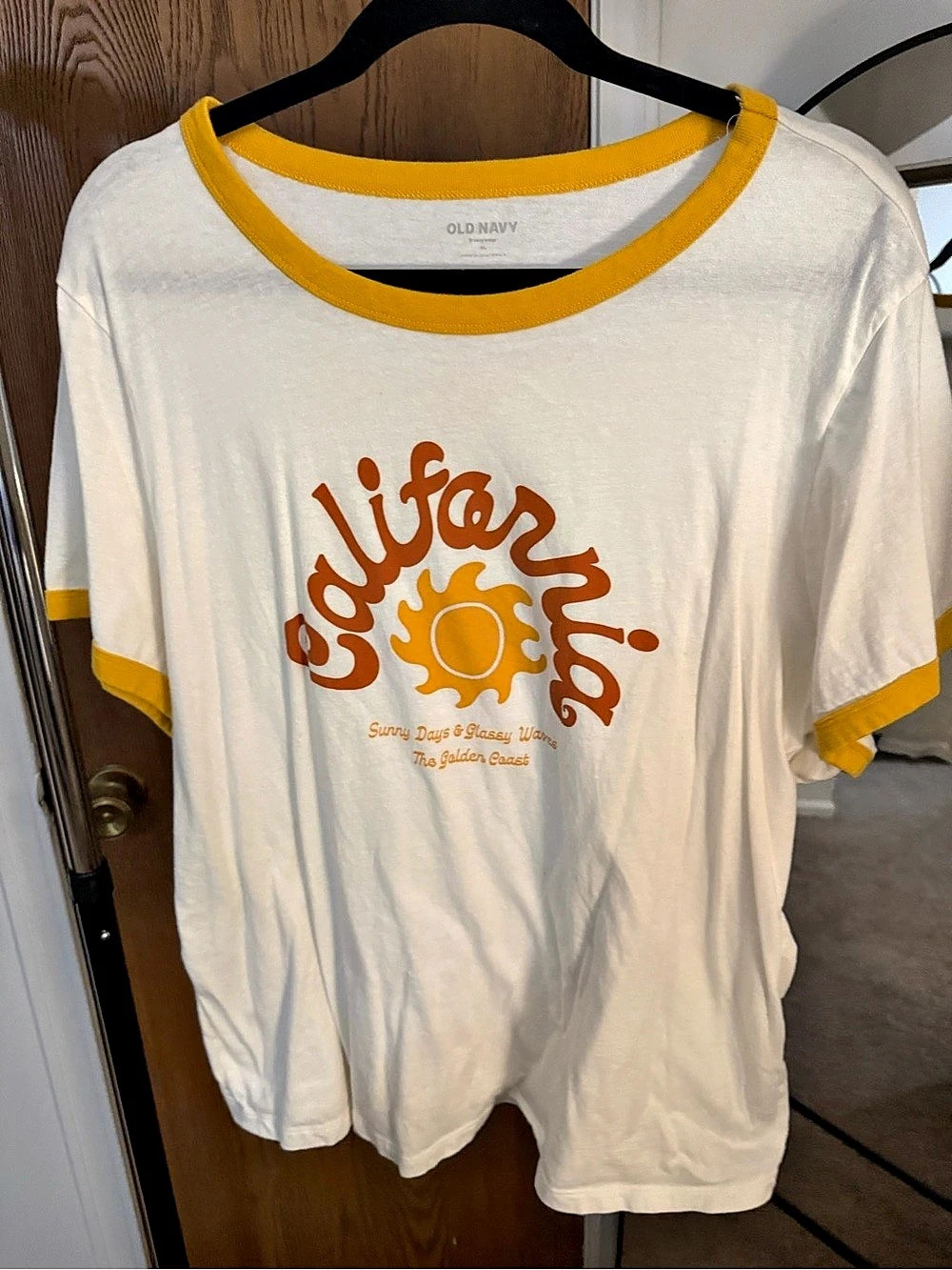 Old Navy Everywear California Graphic Ringer Tee White & Yellow XL